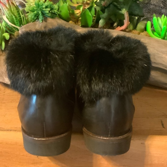 Elegant Black Fur-Trimmed Winter Boots - Picture 7 of 11